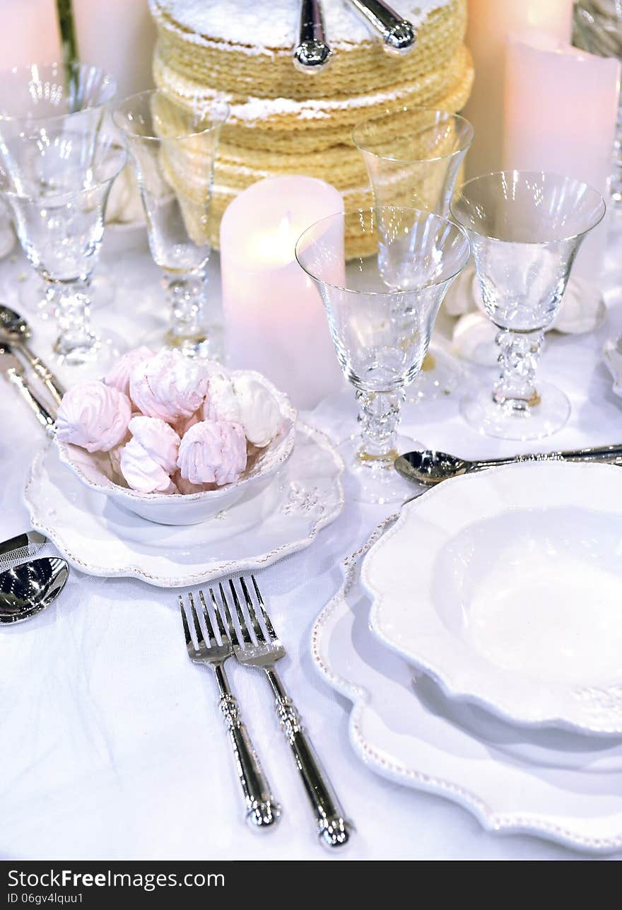 Luxury holiday place (table) setting