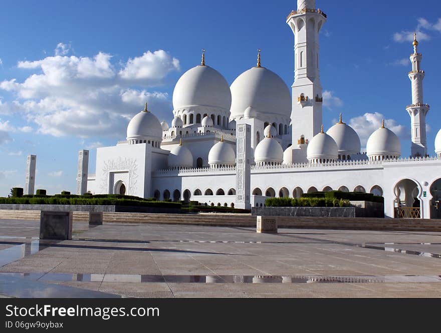 Side view of the Grand Mosque, also known as Sheikh Zayed Mosque, located in Abu Dhabi. Side view of the Grand Mosque, also known as Sheikh Zayed Mosque, located in Abu Dhabi.