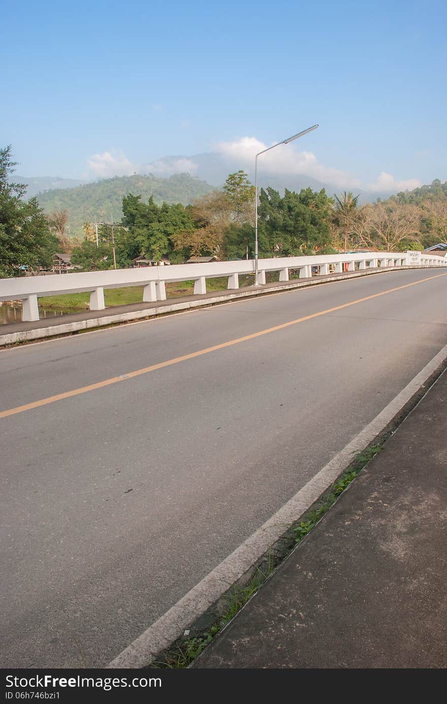 It is the longest river in Nakhon si Thammarat.(thadee river) it is bended by this mountain. It is the longest river in Nakhon si Thammarat.(thadee river) it is bended by this mountain.