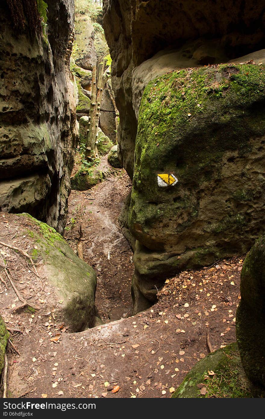 Yellow directional arrow in the rock maze. Yellow directional arrow in the rock maze