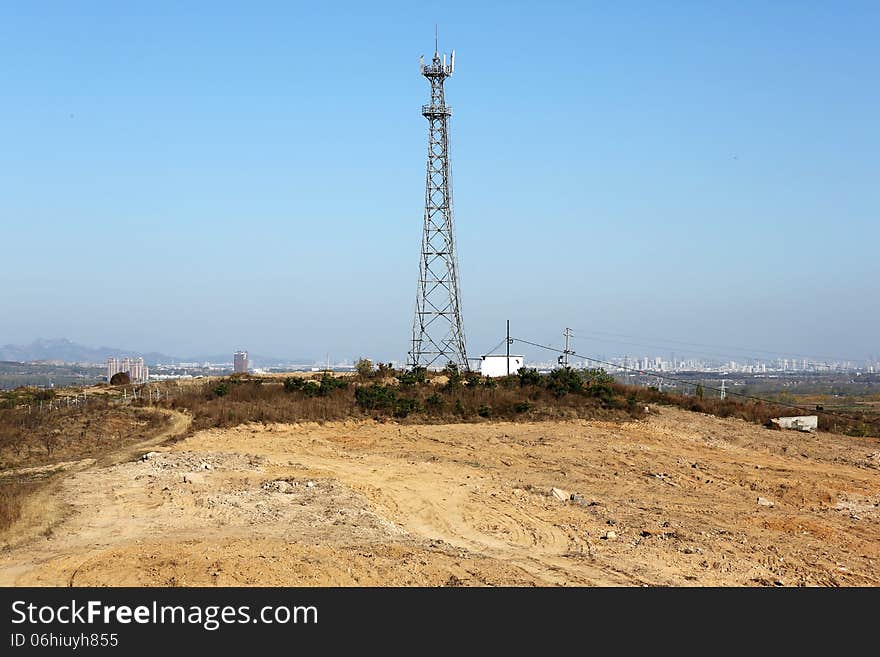 Network company set signal tower stands on the deserted Jeremy goldkorn, it is convenient for people to contact and the exchange of information. Network company set signal tower stands on the deserted Jeremy goldkorn, it is convenient for people to contact and the exchange of information.