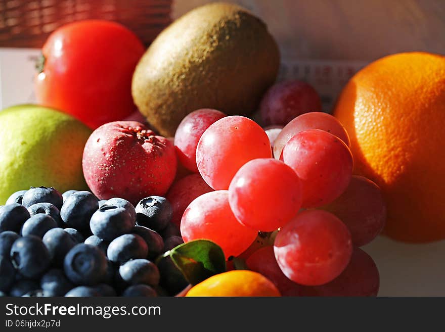 Fruits are put together, its bright color and good appetite. Fruits are put together, its bright color and good appetite.