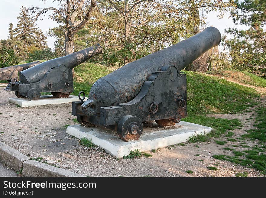 The old cast-iron cannon, shooting nuclei during the Crimean War. The old cast-iron cannon, shooting nuclei during the Crimean War