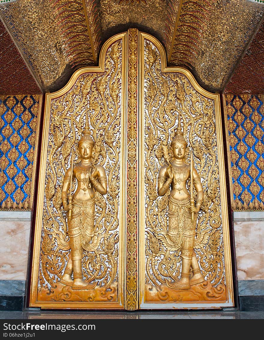 Wooden door with gold in the Thai temple