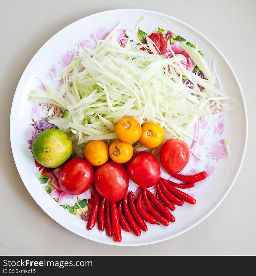 The dish with vegetables to cook som-tum papaya salad