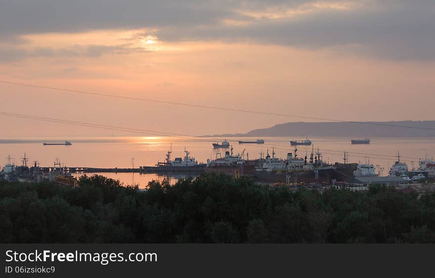 Sunset port sea baku azerbaijan ships plant clouds water landscapes