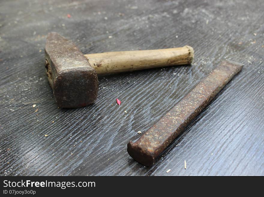 A hammer and a graver on a table