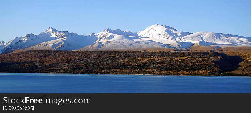 Snow covered mountain range in southern New Zealand, Lake Pukaki. Snow covered mountain range in southern New Zealand, Lake Pukaki