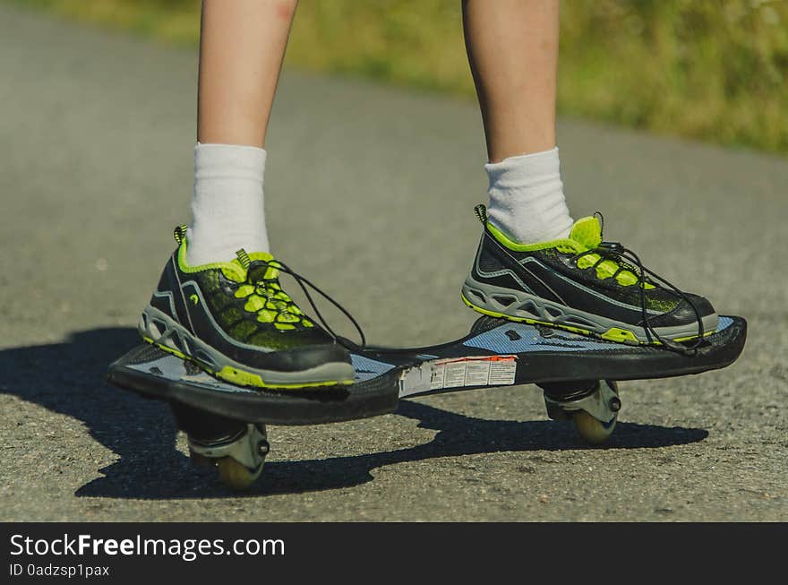 Legs in sneakers on a waveborde