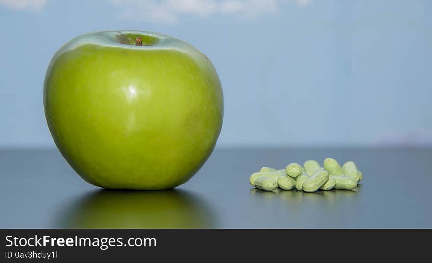 A vitamins to choose an apple or pills