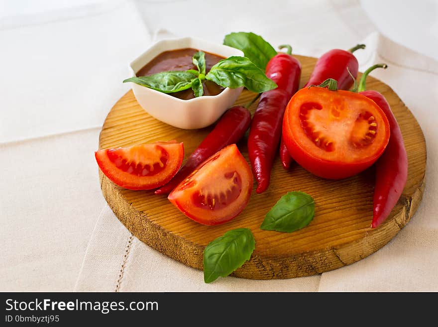 Spicy tomato sauce and vegetables