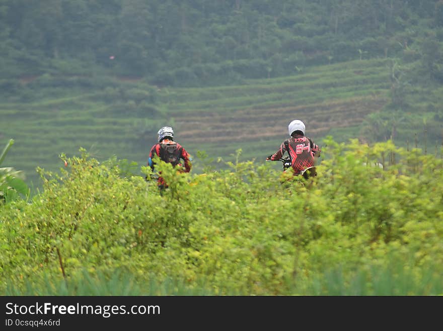 Approximately 700 participants attended the national championship mountain adventure Ungaran on Sunday, 20 April 2016, by passing through the village, valley and mountains Ungaran finish until the market sumowono Bandungan. Approximately 700 participants attended the national championship mountain adventure Ungaran on Sunday, 20 April 2016, by passing through the village, valley and mountains Ungaran finish until the market sumowono Bandungan