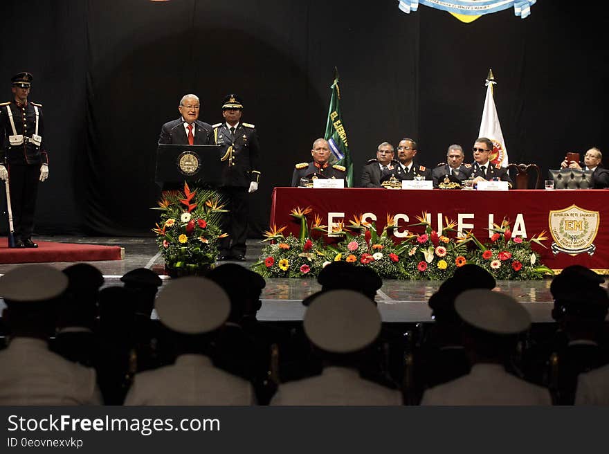 El Presidente Salvador SÃ¡nchez CerÃ©n participÃ³ esta maÃ±ana en la graduaciÃ³n de la promociÃ³n nÃºmero 88 de la Escuela Militar &quot;CapitÃ¡n General Gerardo Barrios&quot;. Un total de 65 cadetes, 59 hombres y 6 seÃ±oritas, fueron los graduados a quienes el Presidente entregÃ³ sables y espadas. El Presidente Salvador SÃ¡nchez CerÃ©n participÃ³ esta maÃ±ana en la graduaciÃ³n de la promociÃ³n nÃºmero 88 de la Escuela Militar &quot;CapitÃ¡n General Gerardo Barrios&quot;. Un total de 65 cadetes, 59 hombres y 6 seÃ±oritas, fueron los graduados a quienes el Presidente entregÃ³ sables y espadas.