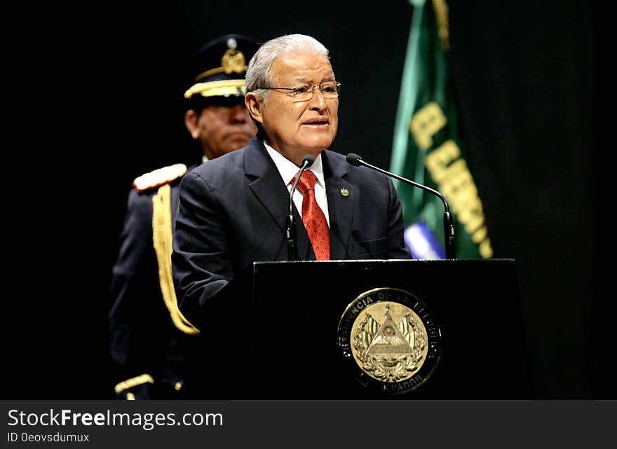 El Presidente Salvador Sánchez Cerén participó esta mañana en la graduación de la promoción número 88 de la Escuela Militar &quot;Capitán General Gerardo Barrios&quot;. Un total de 65 cadetes, 59 hombres y 6 señoritas, fueron los graduados a quienes el Presidente entregó sables y espad. El Presidente Salvador Sánchez Cerén participó esta mañana en la graduación de la promoción número 88 de la Escuela Militar &quot;Capitán General Gerardo Barrios&quot;. Un total de 65 cadetes, 59 hombres y 6 señoritas, fueron los graduados a quienes el Presidente entregó sables y espad