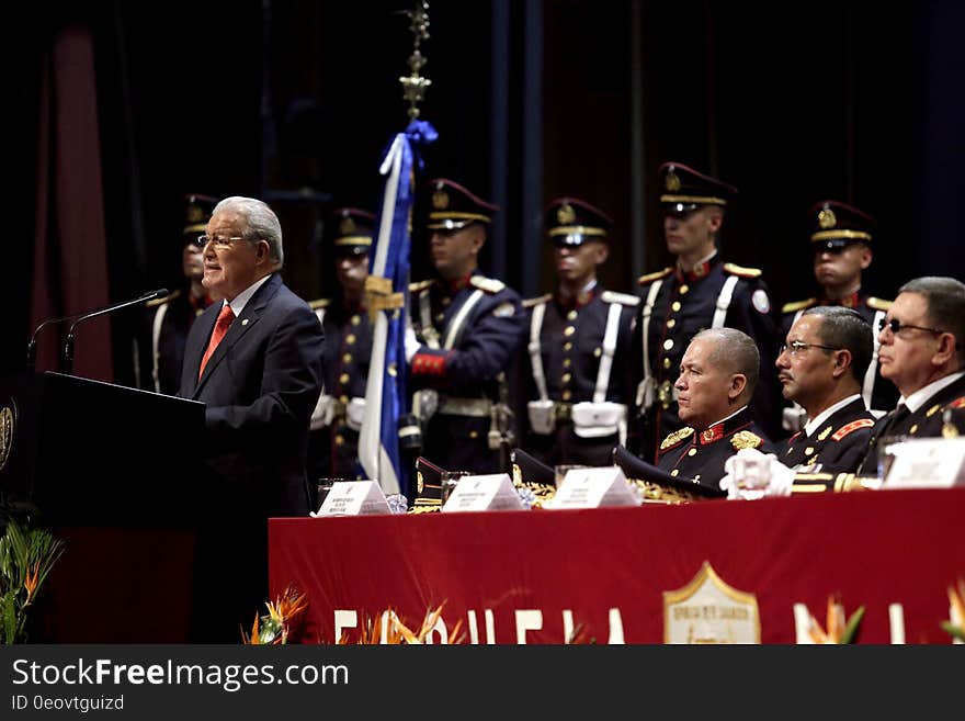 El Presidente Salvador Sánchez Cerén participó esta mañana en la graduación de la promoción número 88 de la Escuela Militar &quot;Capitán General Gerardo Barrios&quot;. Un total de 65 cadetes, 59 hombres y 6 señoritas, fueron los graduados a quienes el Presidente entregó sables y espadas. El Presidente Salvador Sánchez Cerén participó esta mañana en la graduación de la promoción número 88 de la Escuela Militar &quot;Capitán General Gerardo Barrios&quot;. Un total de 65 cadetes, 59 hombres y 6 señoritas, fueron los graduados a quienes el Presidente entregó sables y espadas.