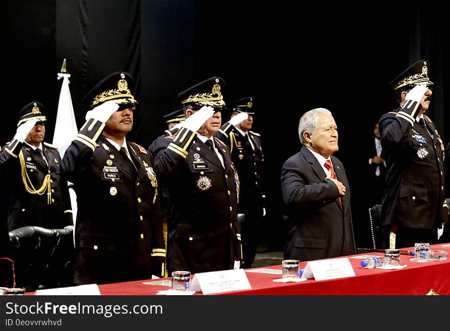 El Presidente Salvador SÃ¡nchez CerÃ©n participÃ³ esta maÃ±ana en la graduaciÃ³n de la promociÃ³n nÃºmero 88 de la Escuela Militar &quot;CapitÃ¡n General Gerardo Barrios&quot;. Un total de 65 cadetes, 59 hombres y 6 seÃ±oritas, fueron los graduados a quienes el Presidente entregÃ³ sables y espadas. El Presidente Salvador SÃ¡nchez CerÃ©n participÃ³ esta maÃ±ana en la graduaciÃ³n de la promociÃ³n nÃºmero 88 de la Escuela Militar &quot;CapitÃ¡n General Gerardo Barrios&quot;. Un total de 65 cadetes, 59 hombres y 6 seÃ±oritas, fueron los graduados a quienes el Presidente entregÃ³ sables y espadas.