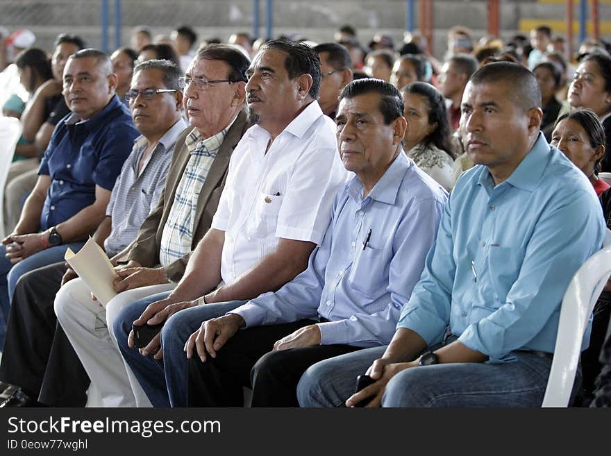 El Presidente Salvador Sánchez Cerén participó esta mañana en el acto donde se entregaron escrituras de propiedad a unas 6 mil personas. En la actividad acompañaron al presidente la presidenta del Instituto Salvadoreño de Transformación Agraria &#x28;ISTA&#x29; Carla Alvanés; el ministro de Agricultura Orestes Ortez; el ministro de Gobernación y Desarrollo Teritorial Arístides Valencia; el director ejecutivo del Centro Nacional del Registro &#x28;CNR&#x29; Rogelio Canales. El Presidente Salvador Sánchez Cerén participó esta mañana en el acto donde se entregaron escrituras de propiedad a unas 6 mil personas. En la actividad acompañaron al presidente la presidenta del Instituto Salvadoreño de Transformación Agraria &#x28;ISTA&#x29; Carla Alvanés; el ministro de Agricultura Orestes Ortez; el ministro de Gobernación y Desarrollo Teritorial Arístides Valencia; el director ejecutivo del Centro Nacional del Registro &#x28;CNR&#x29; Rogelio Canales.