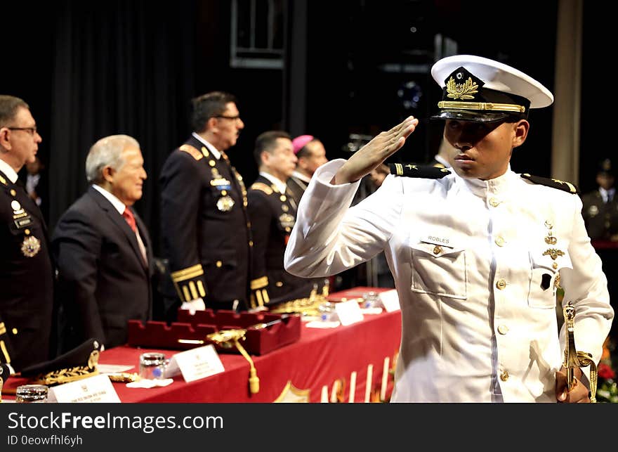 El Presidente Salvador Sánchez Cerén participó esta mañana en la graduación de la promoción número 88 de la Escuela Militar &quot;Capitán General Gerardo Barrios&quot;. Un total de 65 cadetes, 59 hombres y 6 señoritas, fueron los graduados a quienes el Presidente entregó sables y espadas. El Presidente Salvador Sánchez Cerén participó esta mañana en la graduación de la promoción número 88 de la Escuela Militar &quot;Capitán General Gerardo Barrios&quot;. Un total de 65 cadetes, 59 hombres y 6 señoritas, fueron los graduados a quienes el Presidente entregó sables y espadas.