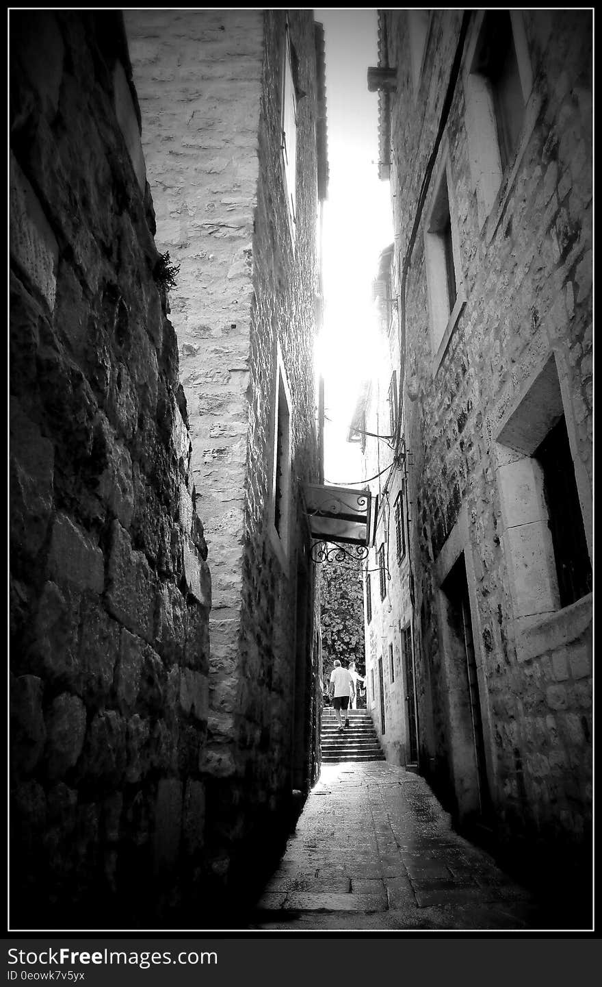 A travers les ruelles moyenâgeuses. A travers les ruelles moyenâgeuses.