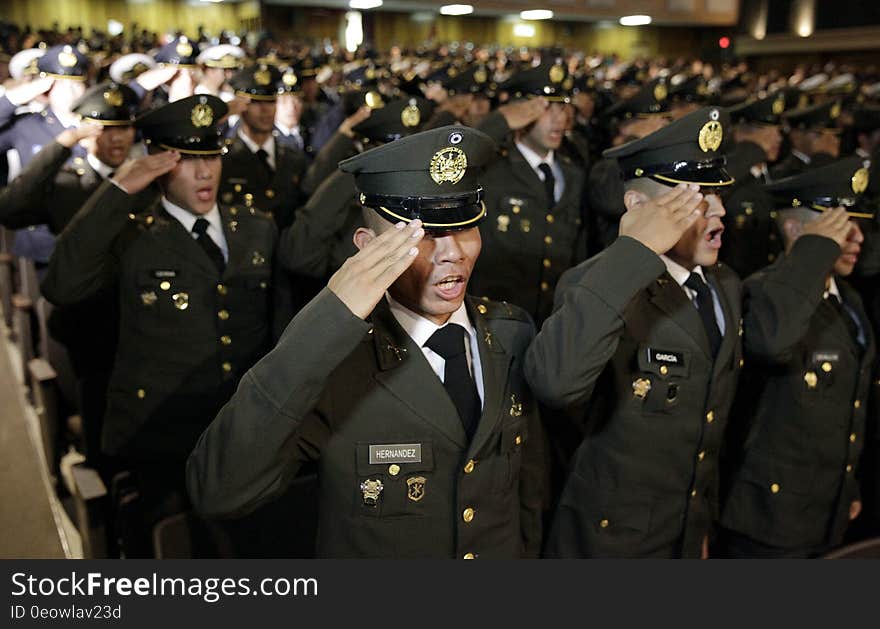 El Presidente Salvador Sánchez Cerén participó esta mañana en la graduación de la promoción número 88 de la Escuela Militar &quot;Capitán General Gerardo Barrios&quot;. Un total de 65 cadetes, 59 hombres y 6 señoritas, fueron los graduados a quienes el Presidente entregó sables y espadas. El Presidente Salvador Sánchez Cerén participó esta mañana en la graduación de la promoción número 88 de la Escuela Militar &quot;Capitán General Gerardo Barrios&quot;. Un total de 65 cadetes, 59 hombres y 6 señoritas, fueron los graduados a quienes el Presidente entregó sables y espadas.