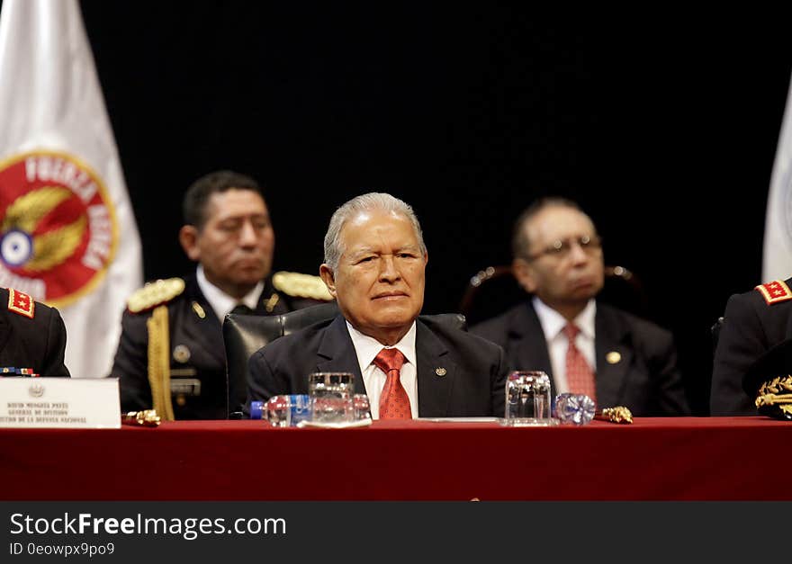 El Presidente Salvador Sánchez Cerén participó esta mañana en la graduación de la promoción número 88 de la Escuela Militar &quot;Capitán General Gerardo Barrios&quot;. Un total de 65 cadetes, 59 hombres y 6 señoritas, fueron los graduados a quienes el Presidente entregó sables y espadas. El Presidente Salvador Sánchez Cerén participó esta mañana en la graduación de la promoción número 88 de la Escuela Militar &quot;Capitán General Gerardo Barrios&quot;. Un total de 65 cadetes, 59 hombres y 6 señoritas, fueron los graduados a quienes el Presidente entregó sables y espadas.