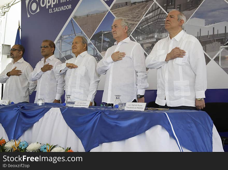 Presidente Salvador Sánchez Cerén y mesa de Honor. Presidente Salvador Sánchez Cerén y mesa de Honor.