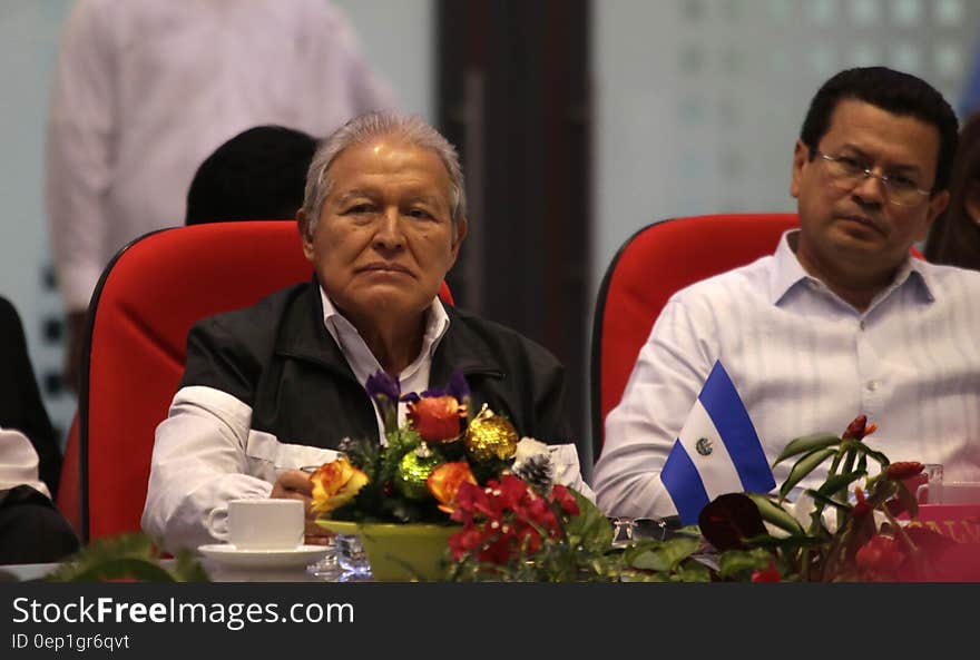 Presidente Salvador Sánchez Cerén junto a Hugo Martínez , Canciller. Presidente Salvador Sánchez Cerén junto a Hugo Martínez , Canciller.