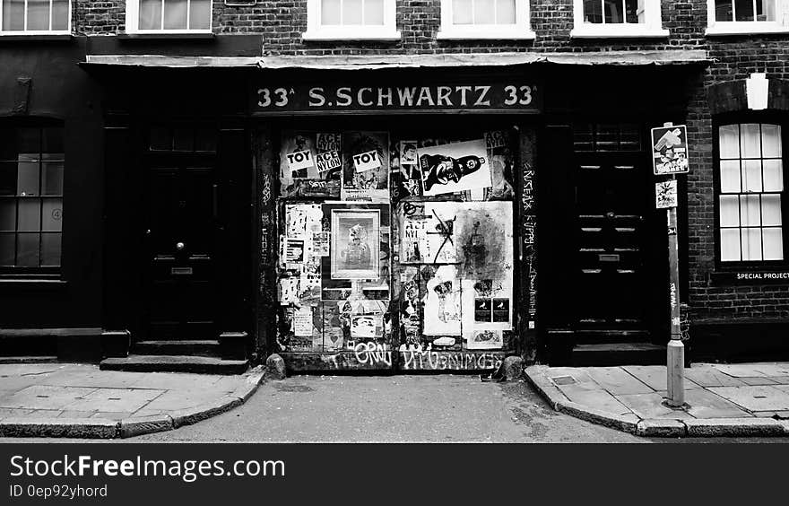 33 S.schwartz 33 in Grayscale Photography