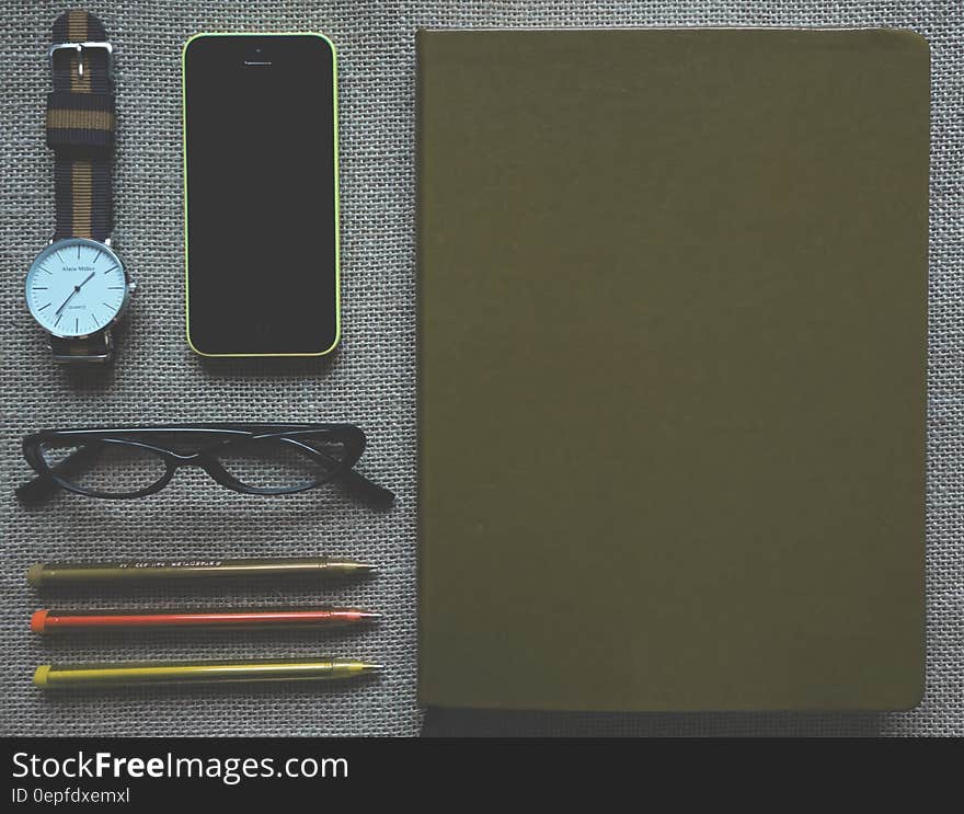 Green Iphone 5c Near Black Frame Eyeglasses