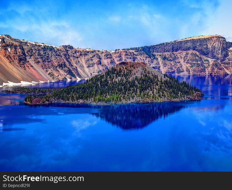 Mount Mazama in Oregon surrounded by Crater lake and cliffs in the background.