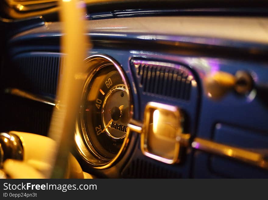 Black and Chrome Classic Analog Speedometer