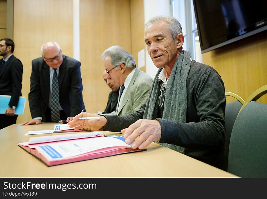 CÃ©rÃ©monie de signatures de contrats Territoires Ã  Energie Positive pour la Croissance et Territoires ZÃ©ro DÃ©chet ZÃ©ro Gaspillage &#x28;HÃ´tel de Roquelaure - Paris&#x29;