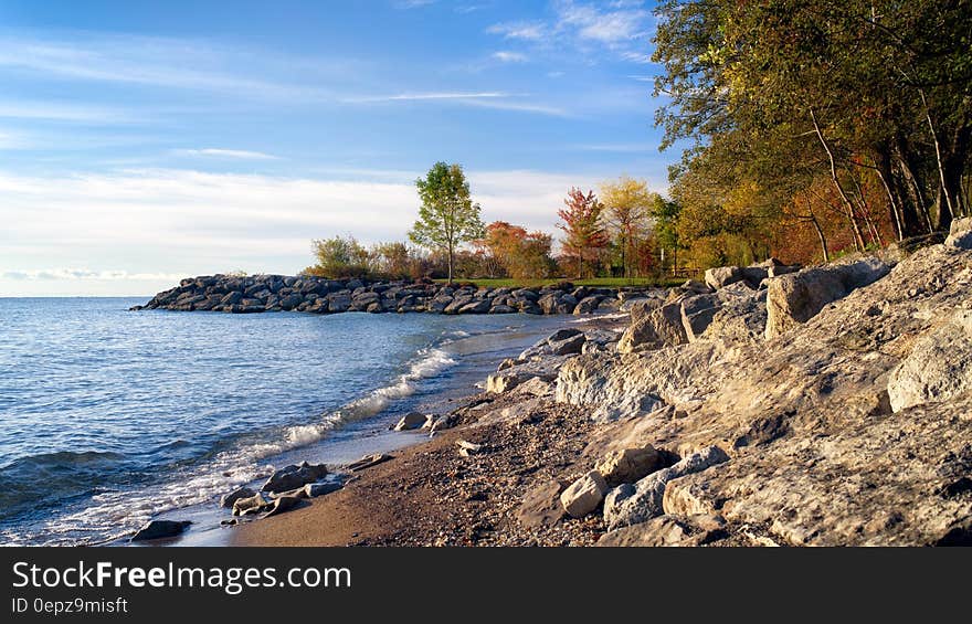 Seawaves and Rock Formation during Daytime