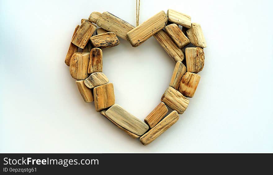 Brown Blocks Heart Shape Wall Mount Ornament