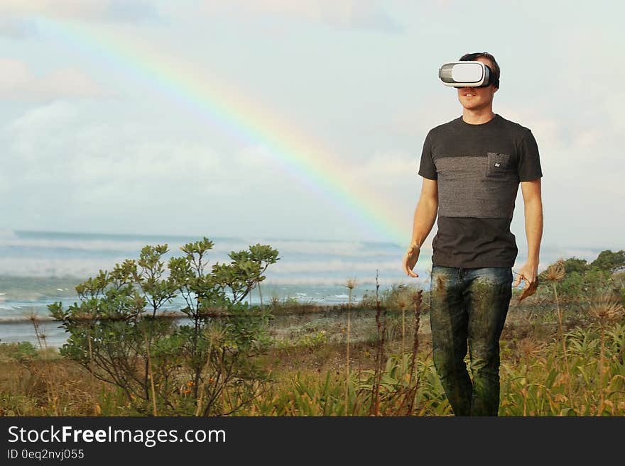 A man experiencing the outdoors with a virtual reality headset. A man experiencing the outdoors with a virtual reality headset.