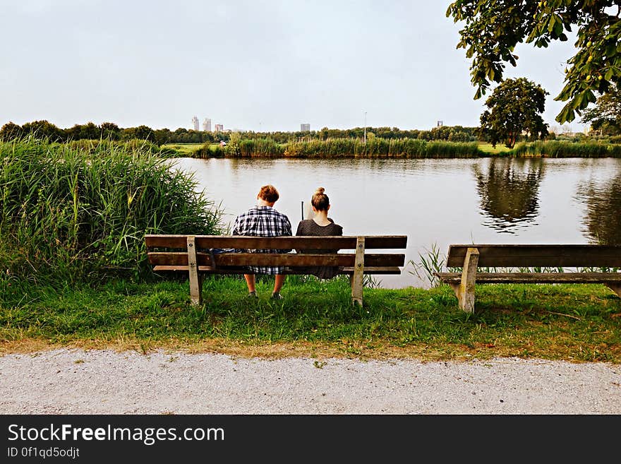 PUBLIC DOMAIN DEDICATION Pixabay-Pexels digionbew 13. 24-07-16 Couple on bench at water&#x27;s edge LOW RES DSC06940