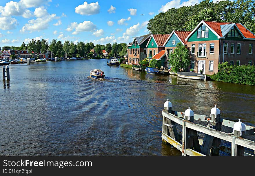 PDD Pixabay - digionbew 11. july 02-07-16 Amstel seen from Bridge over the Amstel Ouderkerk LOW RES DSC03878