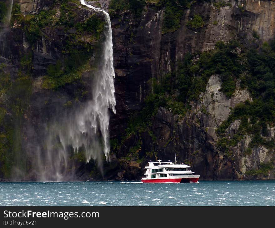 Southern Discoveries are the premier cruise company in both Milford Sound and Queenstown. We offer a range of Milford Sound Cruises, Go Milford Day Tour, Milford Sound Kayaking, the Milford Discovery Centre - New Zealand&#x27;s only floating underwater observatory and Queenstown Lake Cruises. Southern Discoveries are the premier cruise company in both Milford Sound and Queenstown. We offer a range of Milford Sound Cruises, Go Milford Day Tour, Milford Sound Kayaking, the Milford Discovery Centre - New Zealand&#x27;s only floating underwater observatory and Queenstown Lake Cruises.