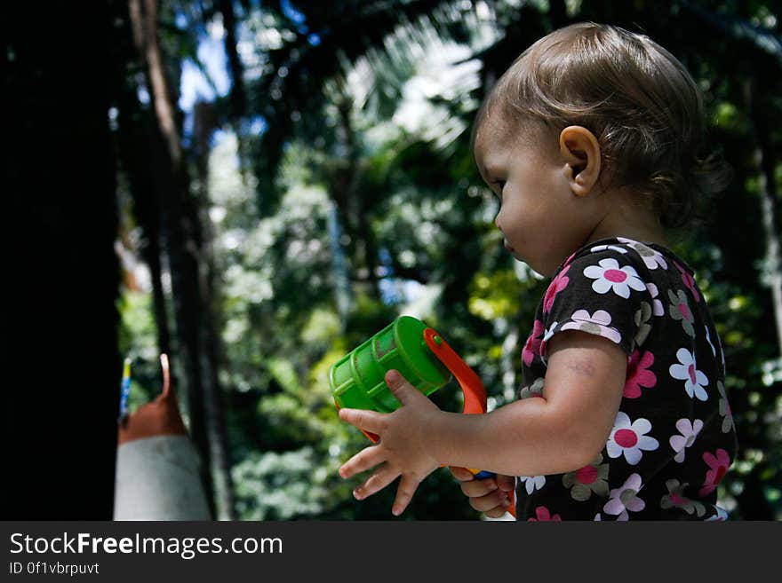 Cora, 1 ano e quase 4 meses, curtindo o parque perto de casa. Cora, 1 ano e quase 4 meses, curtindo o parque perto de casa