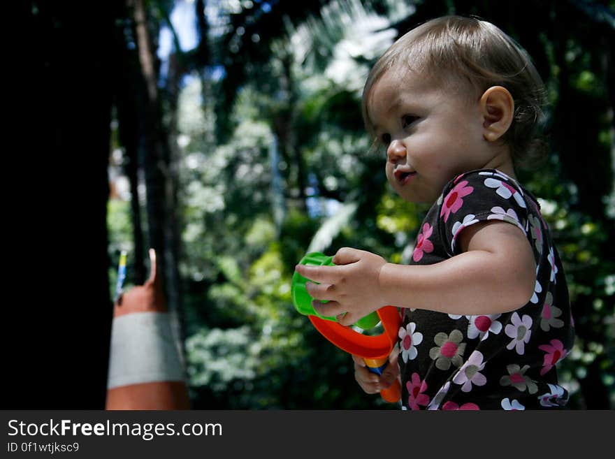 Cora, 1 ano e quase 4 meses, curtindo o parque perto de casa. Cora, 1 ano e quase 4 meses, curtindo o parque perto de casa