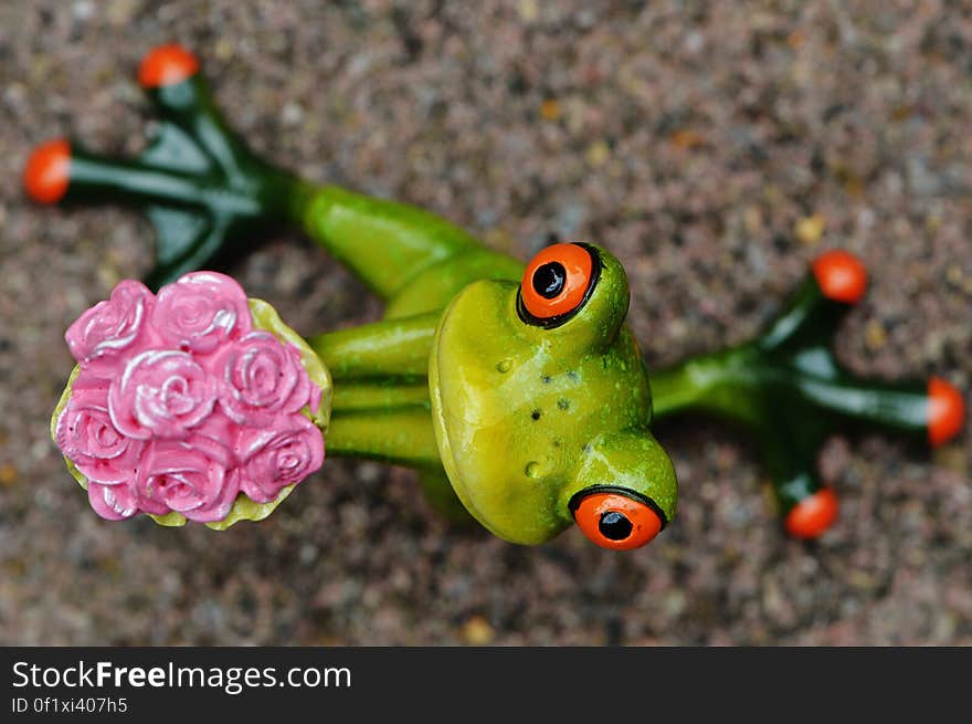 Frog Holding Bunch of Flower Figurine