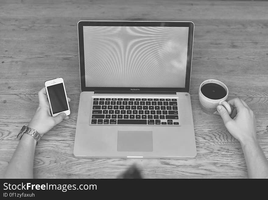 black-and-white-coffee-cup-mug