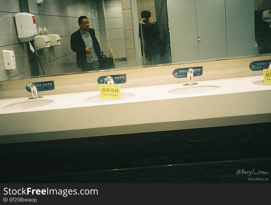 Leica Mini Zoom VARIO-ELMAR 35-70 Fujifilm Superia 1600 Selfie ;-&#x29; In the washroom.