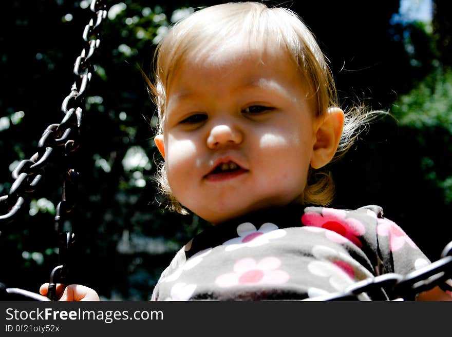 Cora, 1 ano e quase 4 meses, curtindo o parque perto de casa. Cora, 1 ano e quase 4 meses, curtindo o parque perto de casa