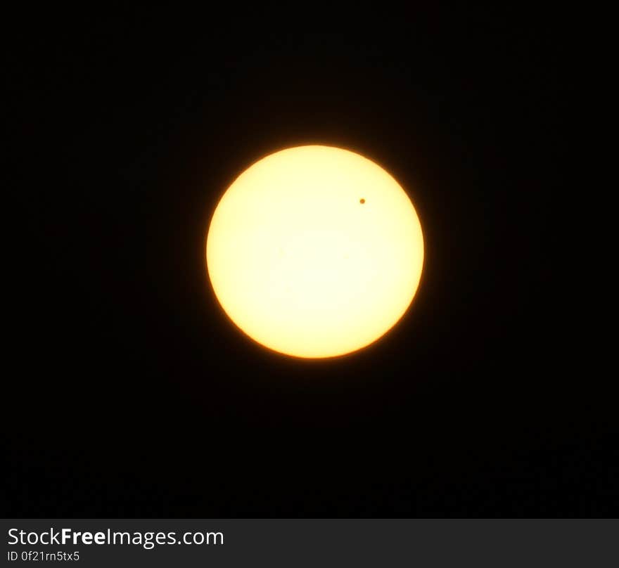 Sky, Amber, Full moon, Astronomical object, Science, Gas