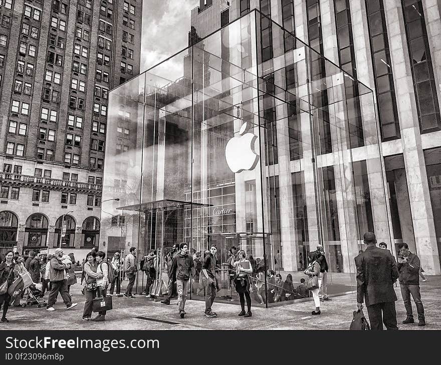 Tourists looking at the Apple store on 5th Avenue, New York City, USA.