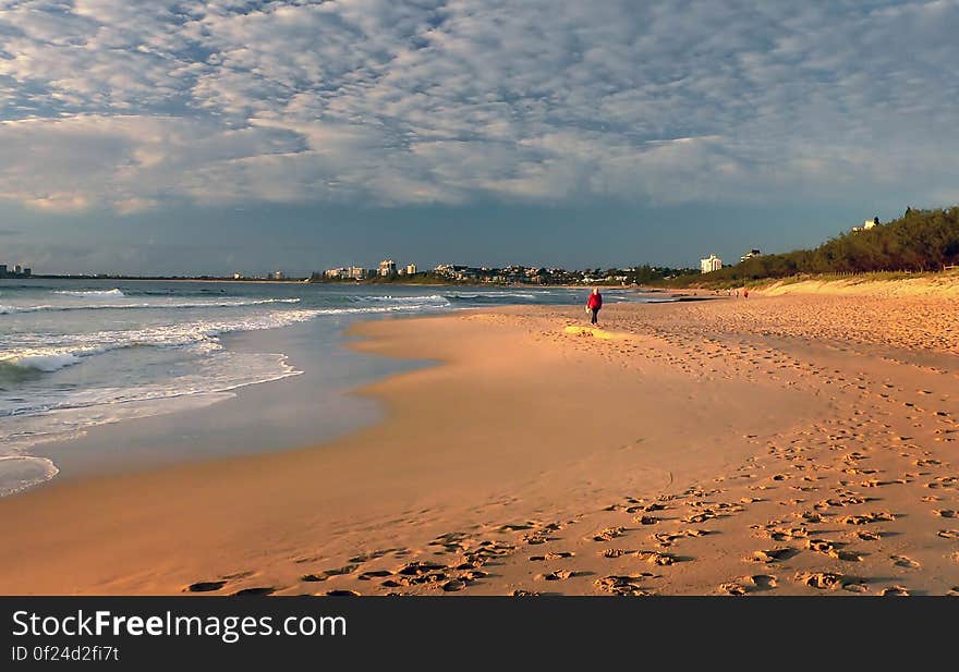 The Sunshine Coast is an urban area in South East Queensland, north of the state capital of Brisbane on the Pacific Ocean coastline. The Sunshine Coast is an urban area in South East Queensland, north of the state capital of Brisbane on the Pacific Ocean coastline.