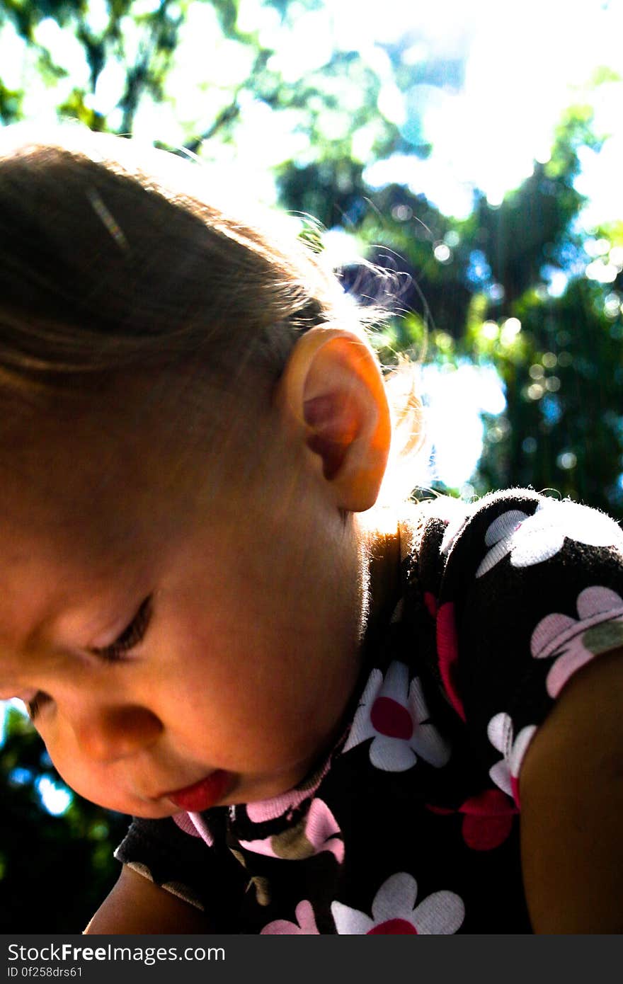 Cora, 1 ano e quase 4 meses, curtindo o parque perto de casa. Cora, 1 ano e quase 4 meses, curtindo o parque perto de casa