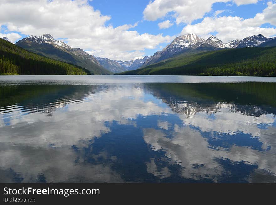 A view of a calm mountain lake.