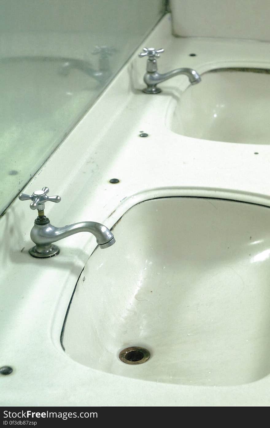 Metal faucets in porcelain sinks. Metal faucets in porcelain sinks.